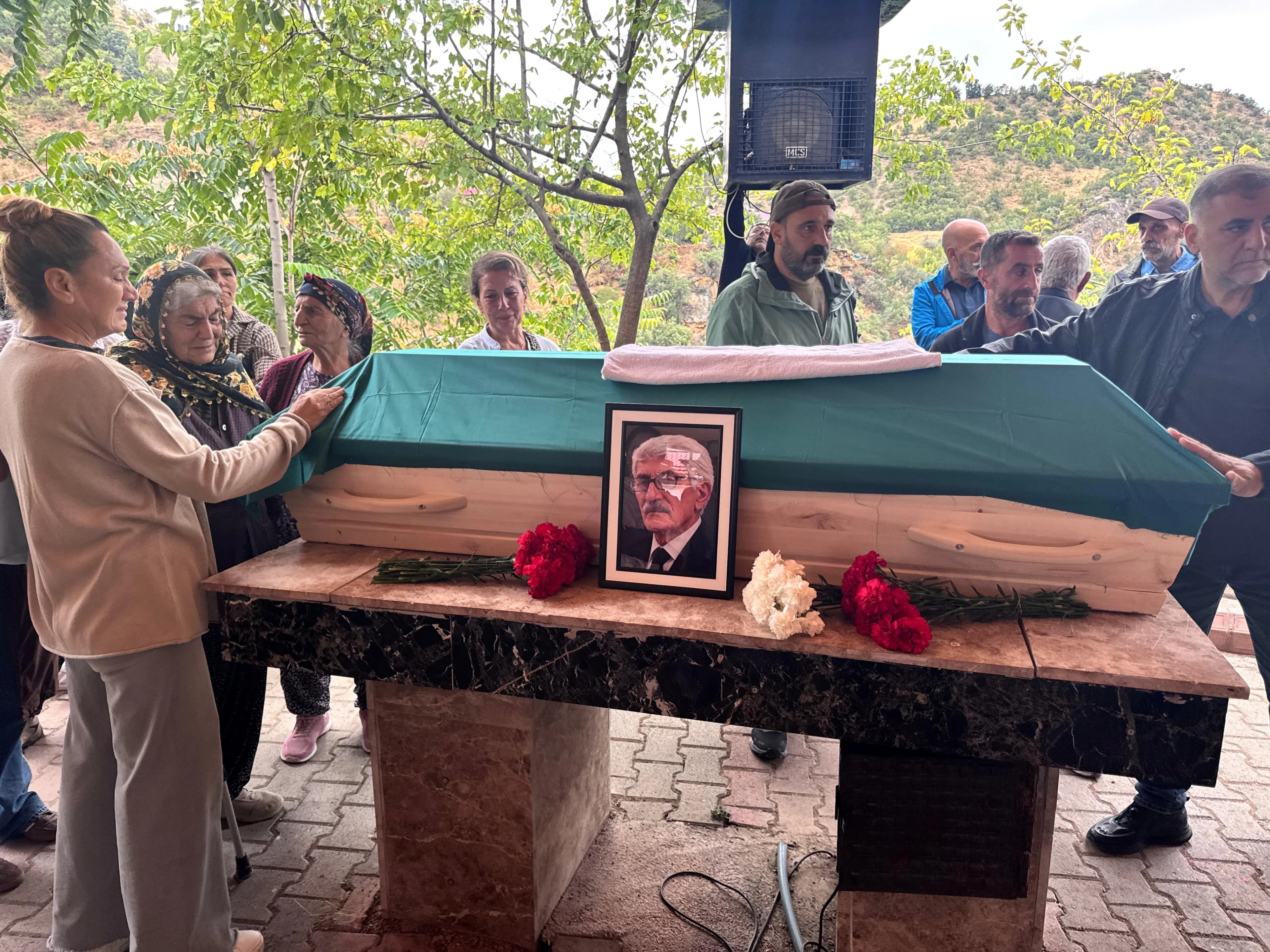 Hüseyin Yıldırım toprağa verildi: ‘Dersim halkının babayiğididir, tarihe geçecektir’