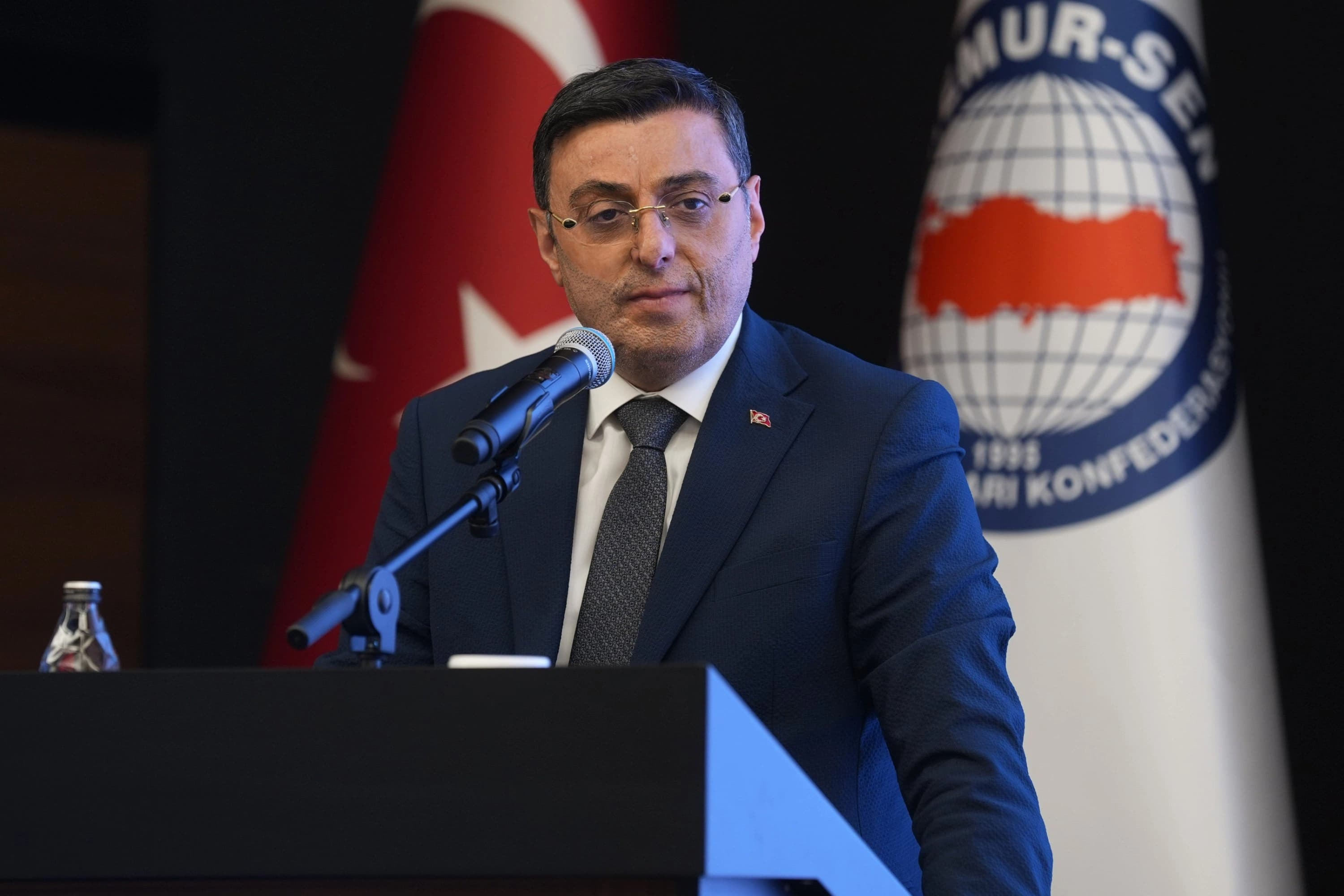 Partisini eleştiren AK Parti milletvekili özür diledi