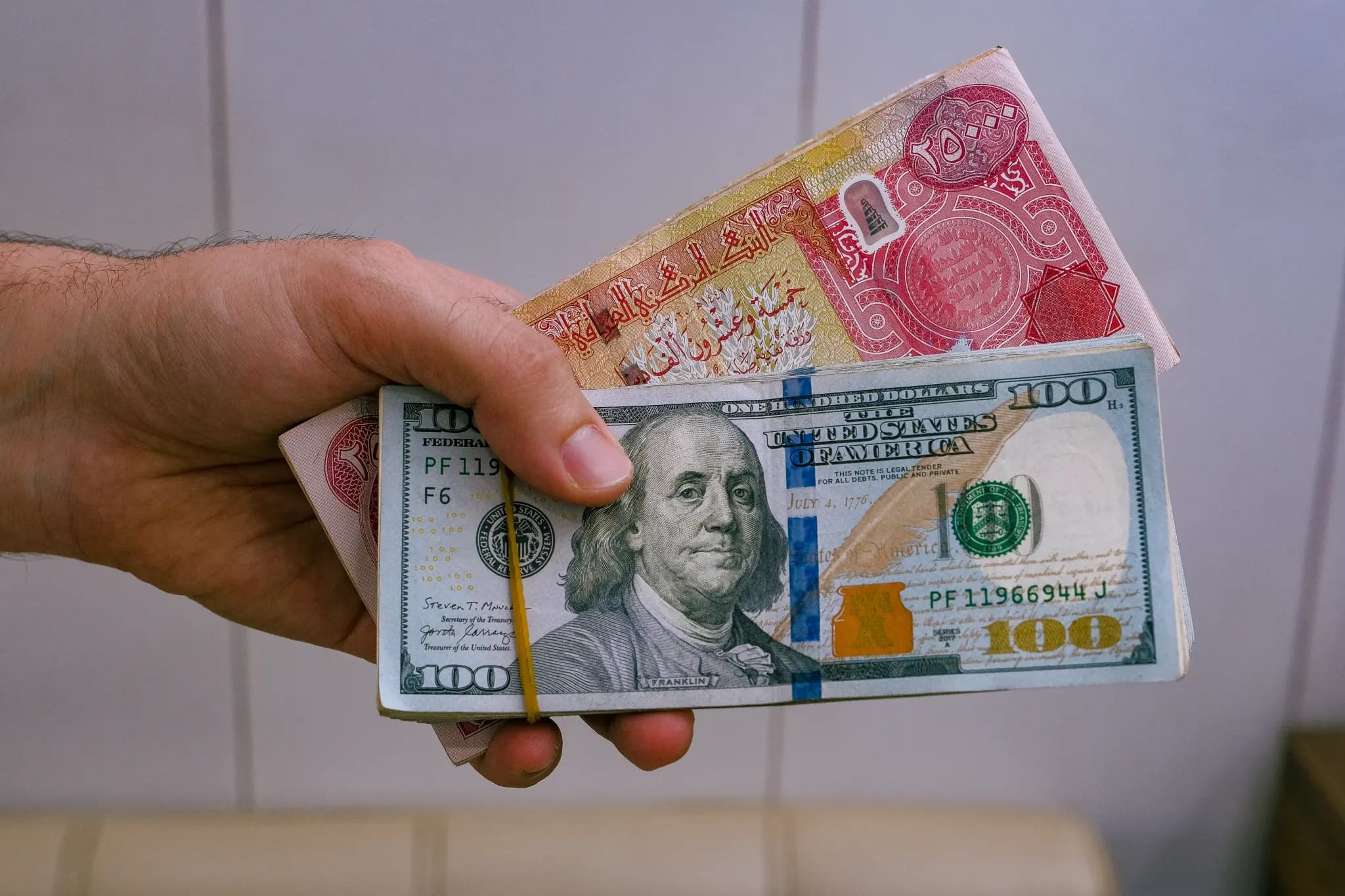 100 دۆلار گەیشتە 162 هەزار دینار؛ پێشبینییەکان بۆ داهاتوو چین؟