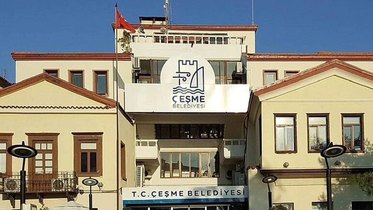 Çeşme Belediyesi’ne operasyon: Çok sayıda gözaltı