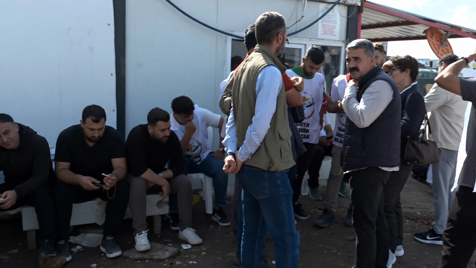 Karkerên Nexweşxaneya Bajêr a Amedê li ber xwe didin