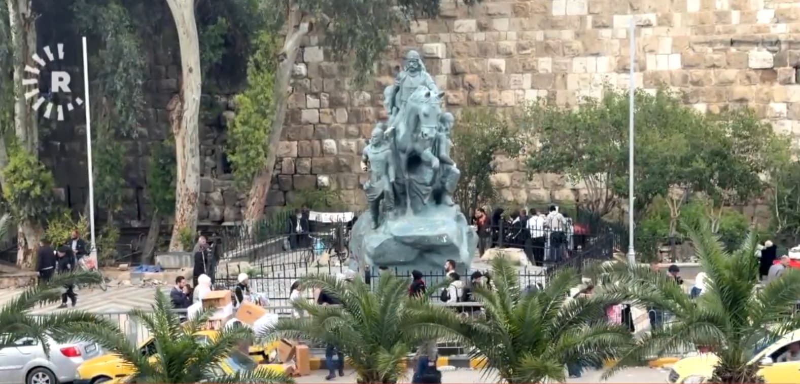 پەیکەری سەلاحەدینی ئەیوبی لە دیمەشق گواسترایەوە و ناڕەزایەتیی لێکەوتەوە