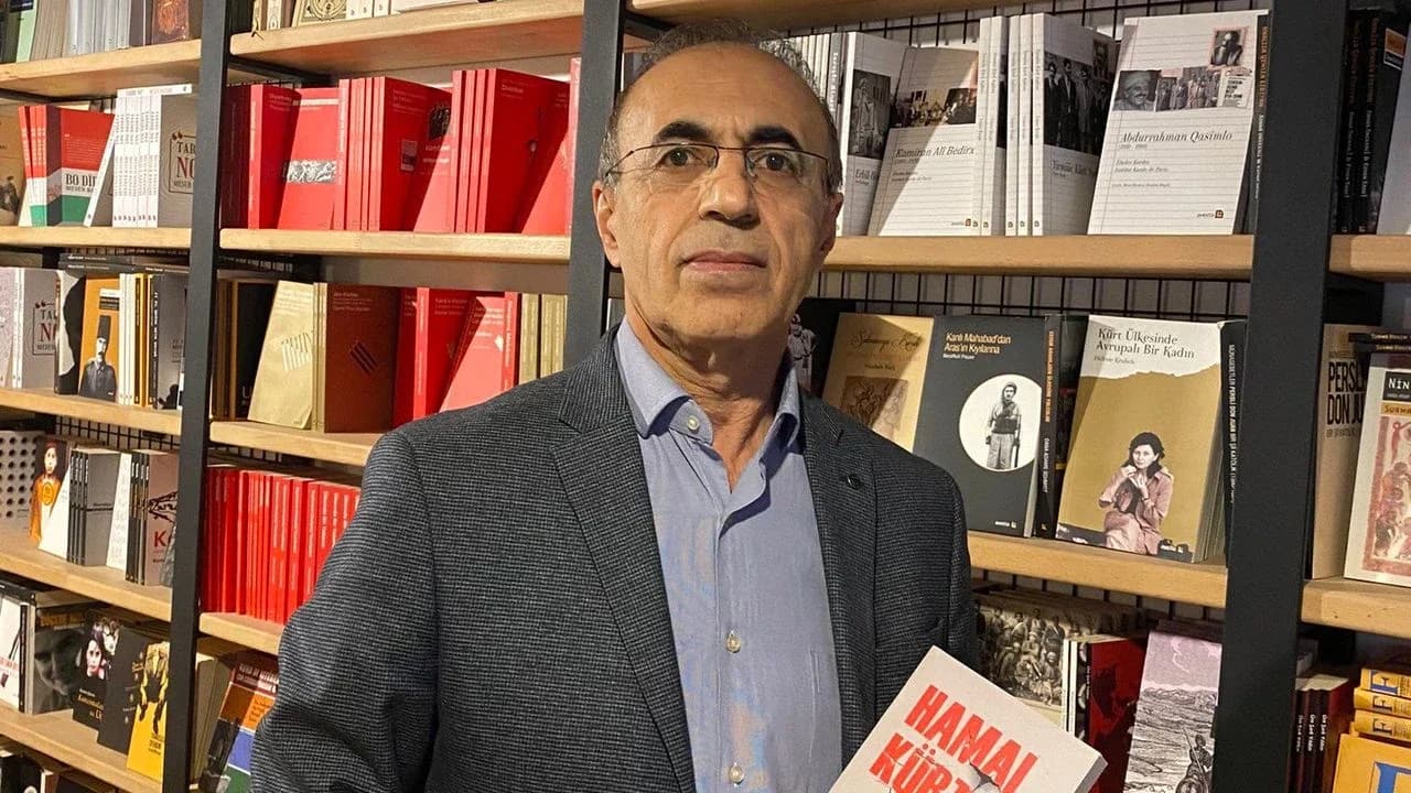 Li Stenbolê gaveke dîrokî: Piştî zêdebûna daxwazan cara yekem mamosteyekî zimanê Kurdî hat erkdarkirin