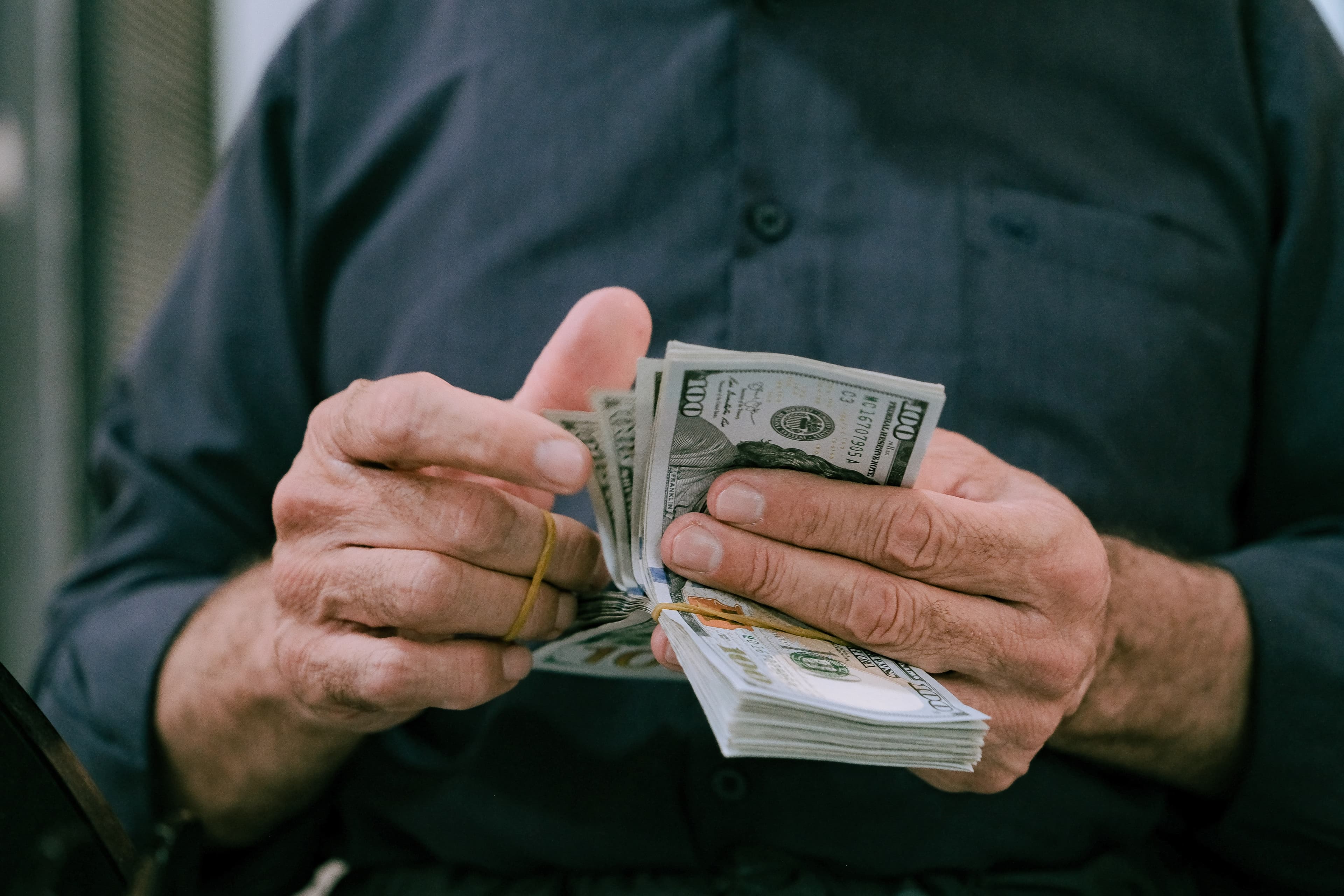 حکومەتی عێراق پلان بۆ جێگیرکردنی دۆلار لە 155 هەزار دینار دادەنێت