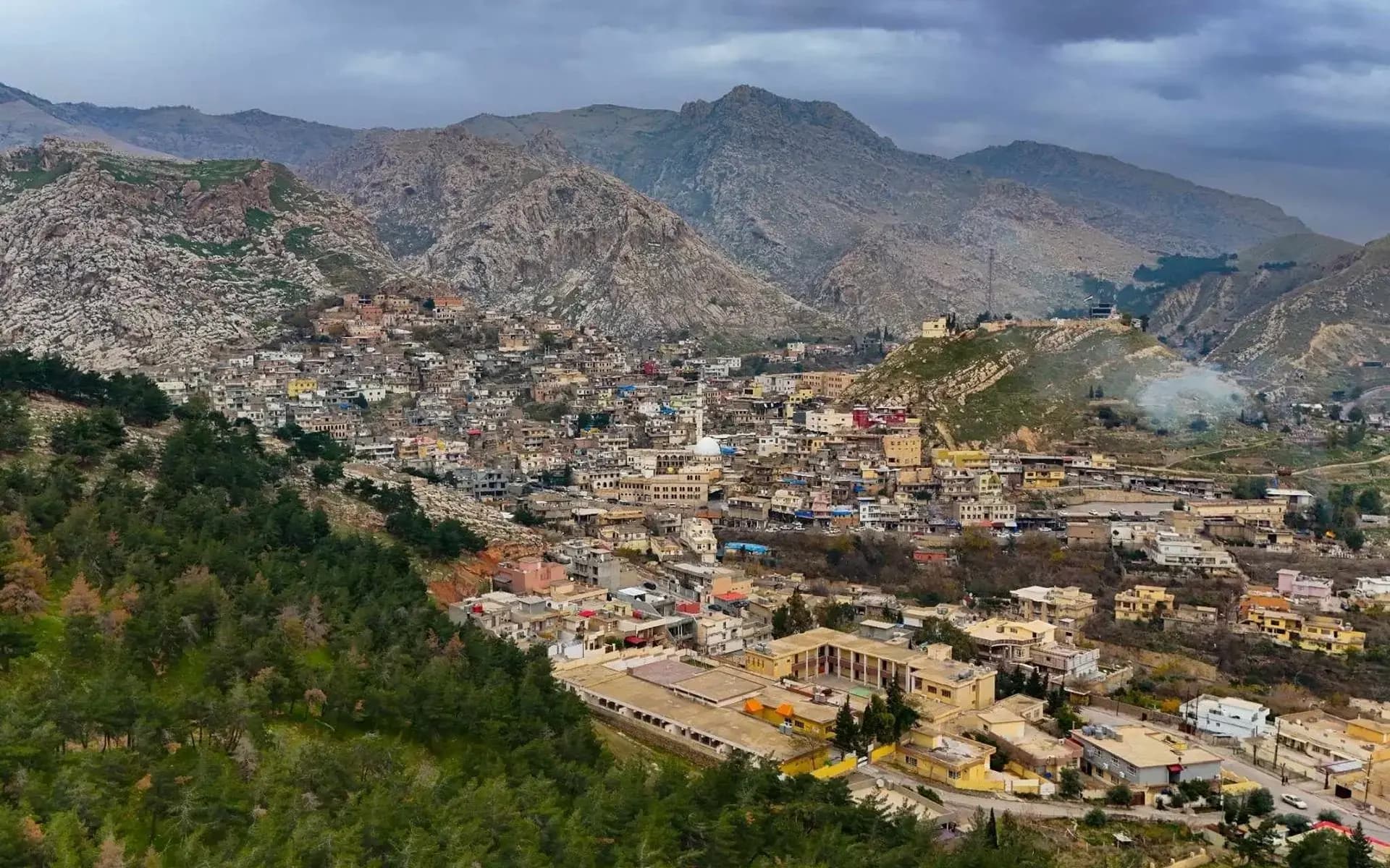 کێشەی 12 پارچە زەوی لە ئاکرێ؛ کڕیاران و نووسینگەیەکی خانووبەرە داوای چارەسەر دەکەن و شارەوانیش روونکردنەوە دەدات