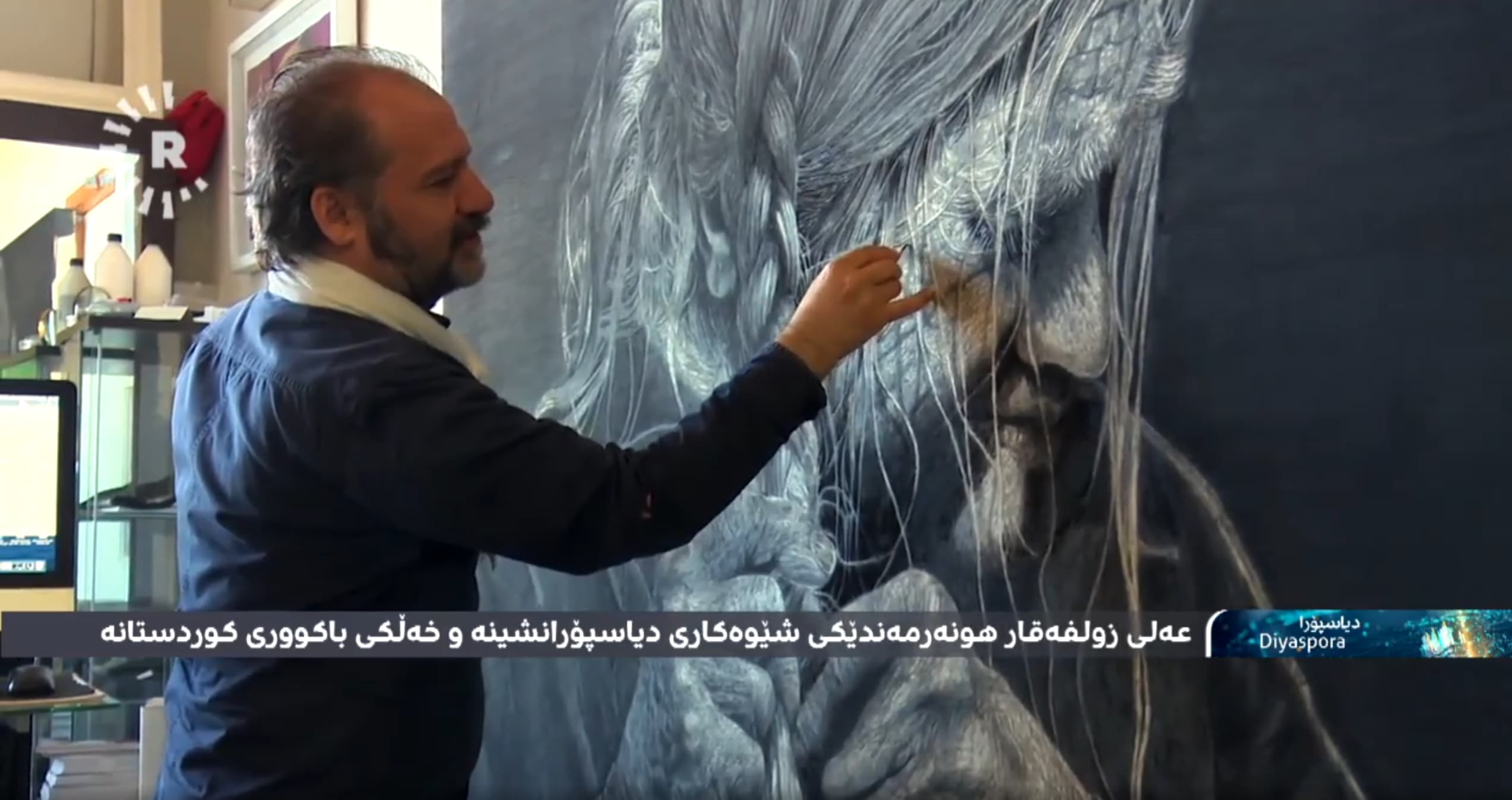 Almanya'daki Kürt ressam Ali Zülfikar, kurşun kalemiyle duyguları tuvale kazıyor