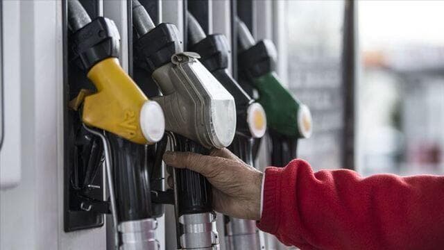 Petrol fiyatlarının düşmesi ile benzine indirim beklentisi: Pompaya ne zaman yansıyacak?