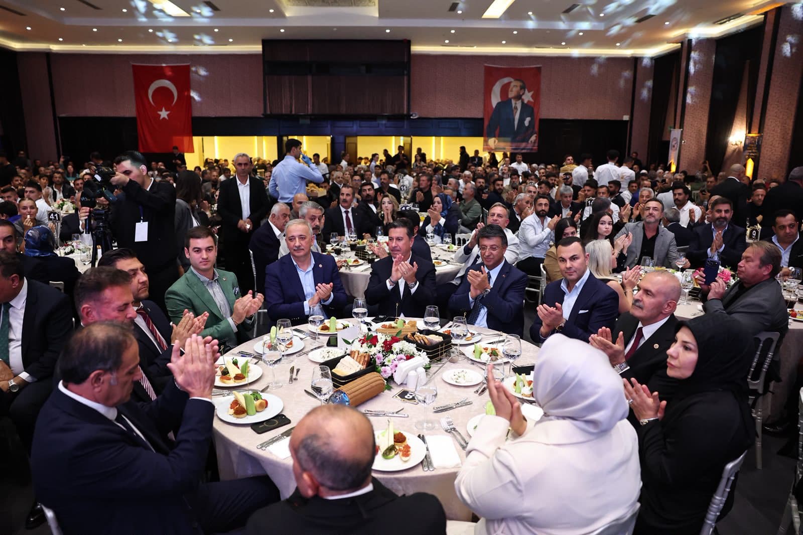 CHP'den istifa eden bir büyükşehir belediye başkanı daha 'AK Parti'ye geçecek' iddiası