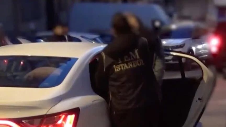 کاتی دەستبەسەرکردنی یەکێک لەو کەسانەی بە کۆکردنەوەی پارە بۆ تۆمەتبارەکان دەستگیرکراوە