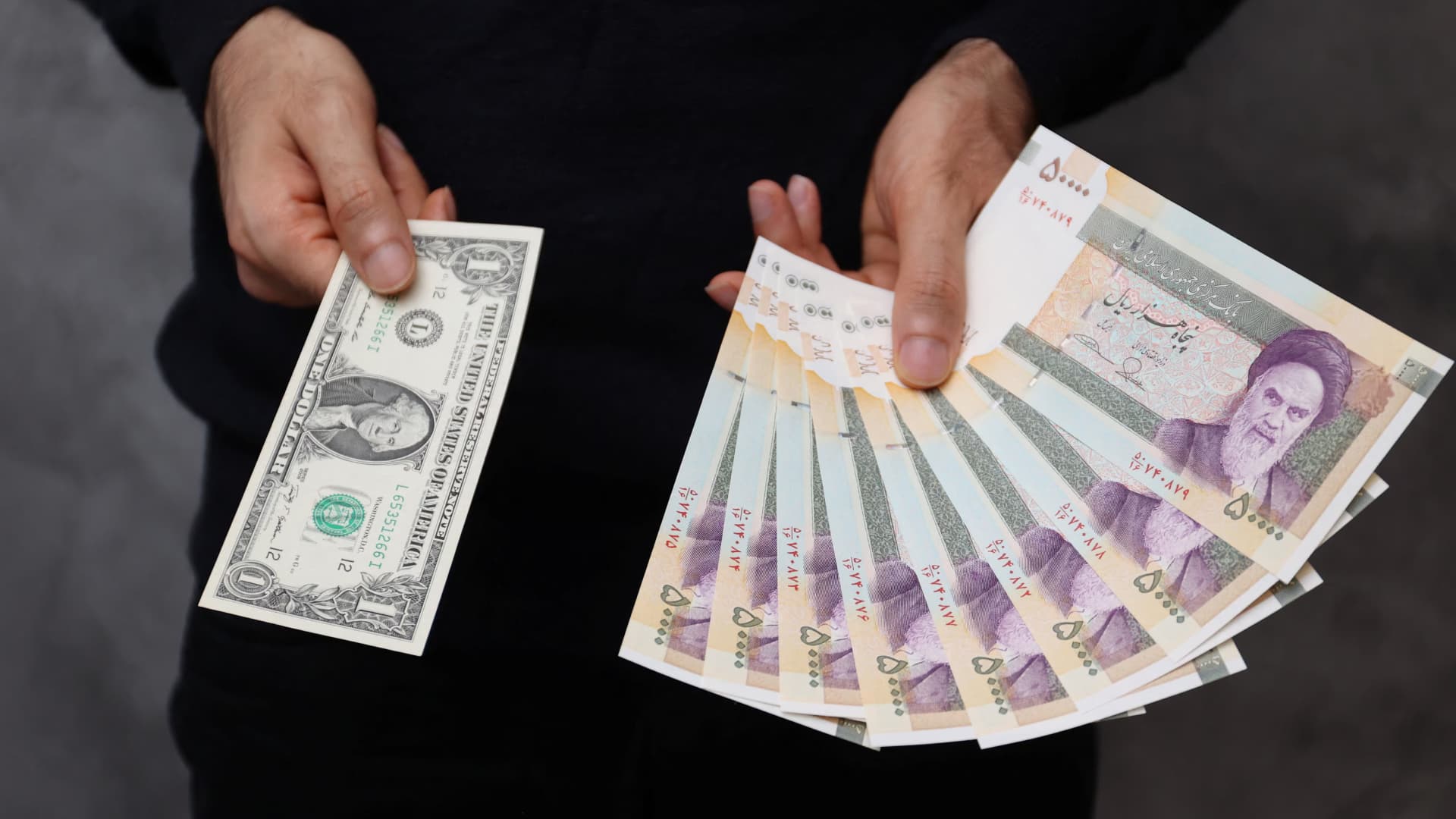 دۆلارێک بە 265,500 تمەنە