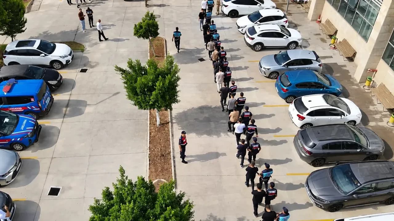 Li Tirkiye û Bakurê Kurdistanê operasyona gendeliyê: 123 kes hatin desteserkirin
