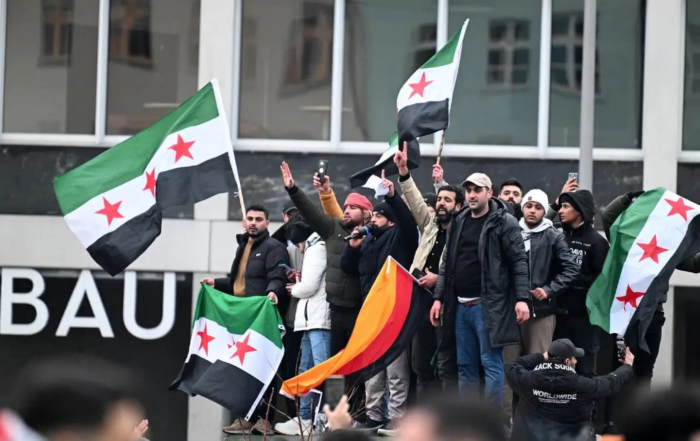 Li Almanyayê metirsî li ser mafê penaberiyê yê welatiyên ji Sûriye û Rojavayê Kurdistanê heye