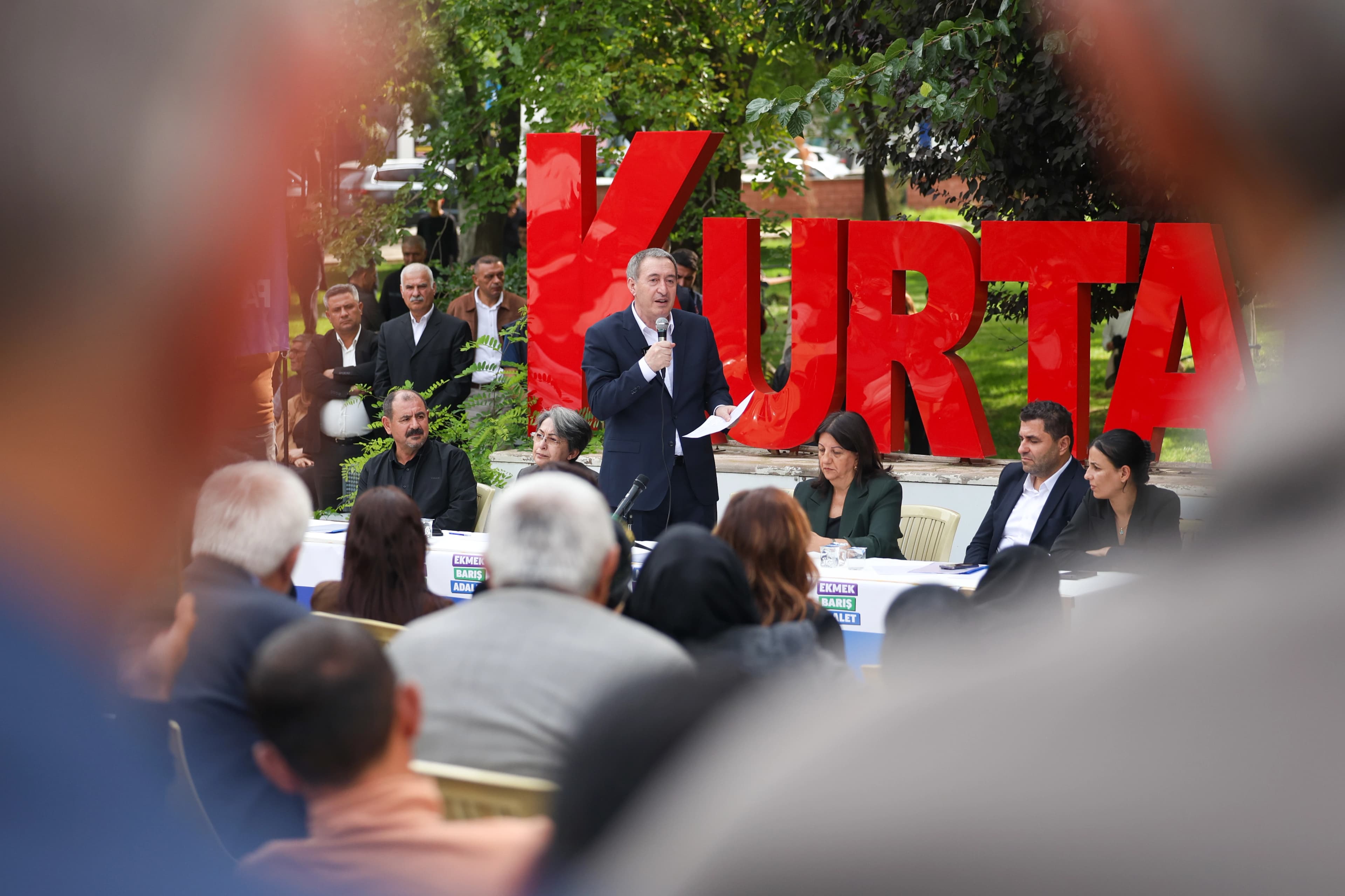 Bakırhan Siirt'te konuştu: Halkın kuruşunu yedirmeyeceğiz