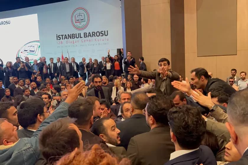 İstanbul Barosu'nun Genel Kurulu’nda yumruklu kavga