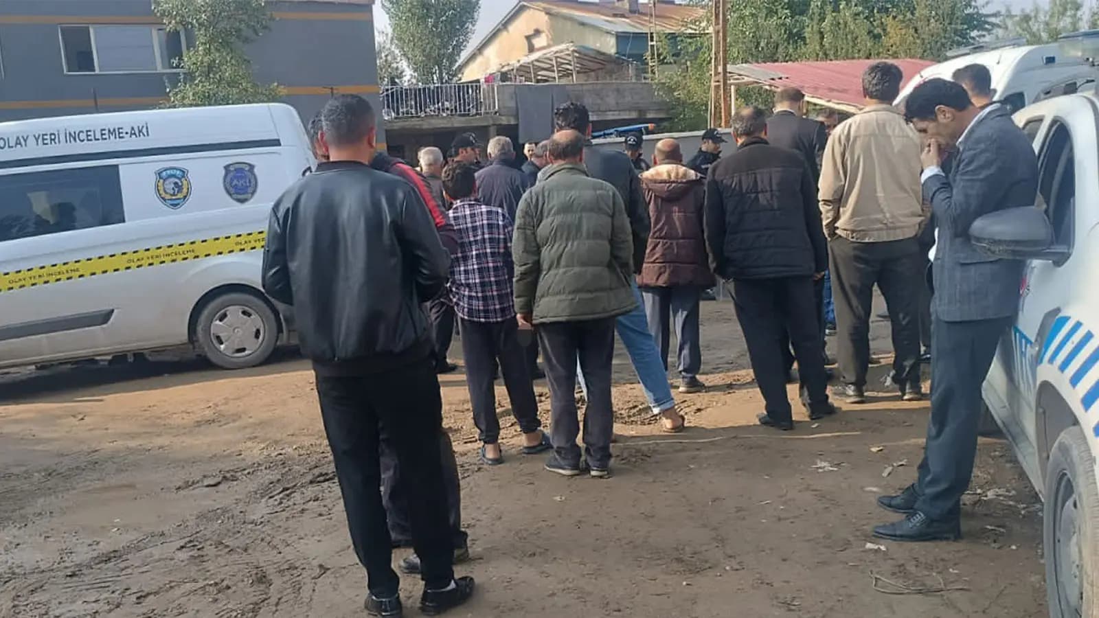 MÛŞ - Polîsê malnişîn piştî ku gule li malbata xwe reşandin xwe kuşt