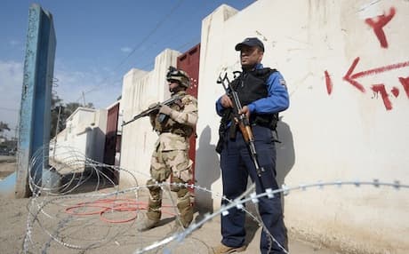 An Iraqi soldier and a policeman stand outside a government building in Baquba, the provincial capital of Diyala. Photo: AFP