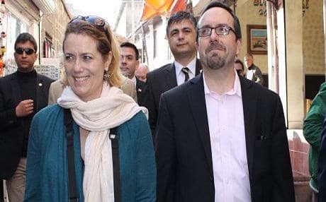 US Ambassador to Ankara John Bass (R) with his wife and US diplomat Holly Holzer Bass visit Diyarbakir’s old market. Photo: US Consulate Adana.
