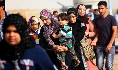 Refugees fleeing from Mosul, Iraq, head to the Kurdistan region 2014 - Bloomberg photo