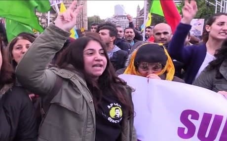 Demonstrators outside Holloway prison condemn charges against Ozcelik. Photo: ANF.