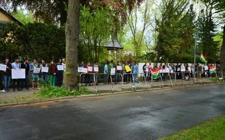 Protesters outside the Iranian Embassy in Berlin. Photo: Enno Lenze