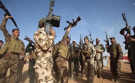 Iraqi Shiite militia near the town of Nukhaib on the Karbala-Anbar provincial border. Photo: AFP