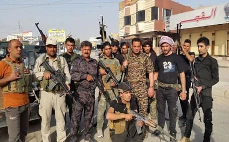 Iraqi security forces and tribal fighters. Photo : AP