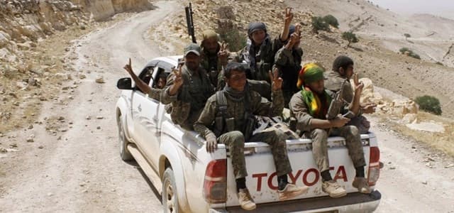 People's Protection Units (YPG) near Kezwan mountain northeast. Photo: AP.