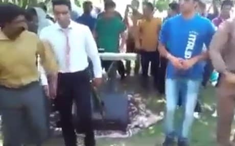  زاوایەک لە ئاهەنگی هاوسەرگیرییەکەیدا براکەی خۆی دەکوژێت