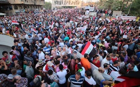 Demonstrators wave Iraqi flags and chant in support of reforms announced by Iraqi premier Haider al-Abadi. Photo: Rudaw. 