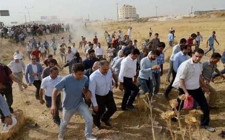 HDP co-leader Selahattin Demirtas and his delegation cross through a field in an attempt to reach Cizre, before being stopped by Turkish security forces. AFP photo.