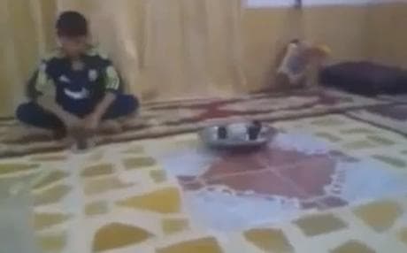 بە ڤیدیۆ.. داهێنانێکی نوێی عێراقیەکان بۆ چا خواردنەوە