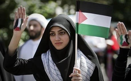 An Iranian woman shows solidarity with Palestine at a 2012 protest. AFP file photo.
