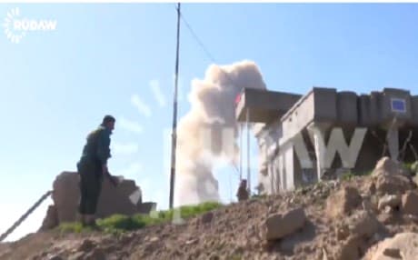 A screenshot of Wednesday's clashes between the Peshmerga and ISIS militants in the village of Kudila on the Makhmour front. Rudaw footage. 