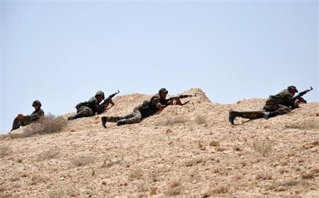 Syrian soldiers during clashes with ISIS in Palmyra on May 17, 2015. AFP Photo.