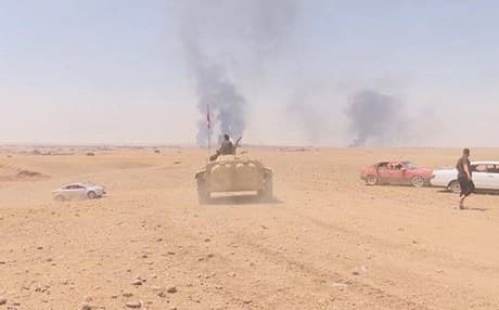 An Iraqi army tank in Sunday's offensive against ISIS in Makhmour. Photo: Rudaw 