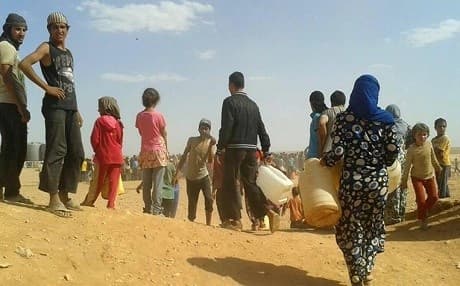 Syrian refugees wait for water in Rukban refugee camp in northeast Jordan. Photo: AP