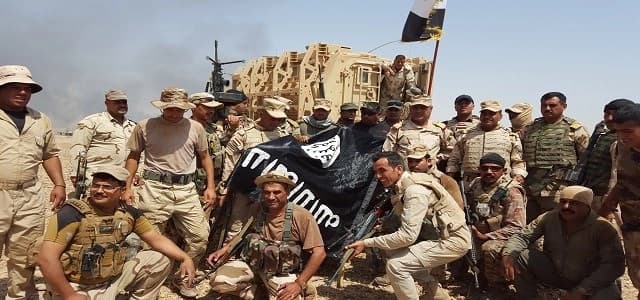 On a hill outside the village of Osaja the Iraqi soldiers produced an ISIS flag out of nowhere and gathered for a photo-shoot for the army cameraman. Photo by author