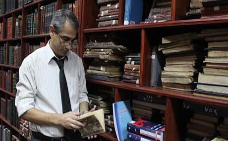 Saad Eskander in the National Library. Photo by Manaf al-Saidy