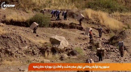 Kurdish porters carry goods across the Kurdistan Region-Iran border. Photo: Rudaw