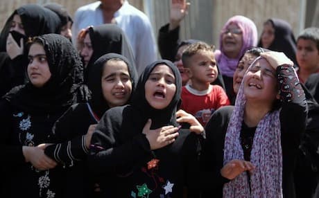 Iraqi women mourn the death of a relative, killed in an attack on a mosque in Baghdad's Kasra neighborhood, September 2013. Photo: AFP