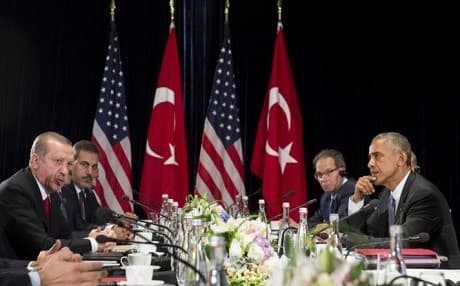 Turkish President Recep Tayyip Erdogan (L) meets with US President Barak Obama (R) at the G20 summit in Hangzhou, China on September 4. Photo: Saul Loeb/AFP