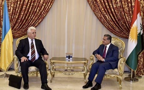 Falah Mustafa, Kurdish Minister of Foreign Relations, speaks with Ukrainian Ambassador to Iraq, Anatolii Marynts. Photo: Falah Mustafa twitter