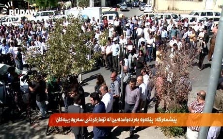 Teachers are rallying and threatening to strike at the school year opens. Photo: Rudaw video