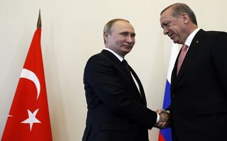 Turkish President Recep Tayyip Erdogan (right) welcomed by Russian President Vladimir Putin on his August visit to St. Petersburg, Russia. AP file photo. 
