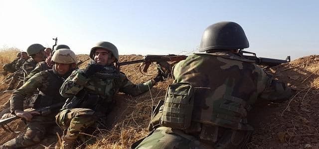 Peshmerga on the Khazir frontline Monday. Photo: Ayub Nuri/Rudaw