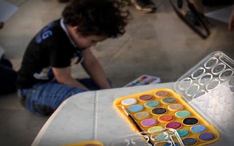 A Kurdish child is drawing a picture on the International Day of Peace in Kirkuk. Photo: Rudaw