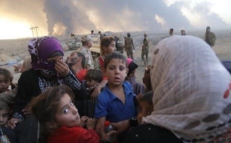  Displaced civilians from Mosul at Qayyarah, a nearby town controlled by Iraqi forces. Photo: Anadolu Agency 