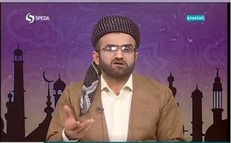 Dr. Wushyar Ismail presents a religious programe on Speda TV on Tuesday, the official satellite channel of the moderate Kurdistan Islamic Union. Photo:screenshot