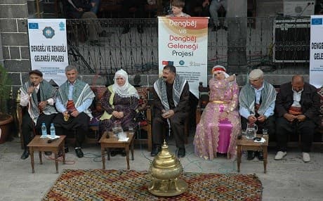 A performance at Dengbêj House in Diyarbakir. Photo: Diyarbakir municipality culture and tourism headquarters.