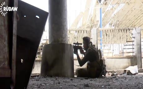 An Iraqi army soldier with his rifle pointed at ISIS movements in Bab at Tob neighborhood in Mosul. Photo: Rudaw video